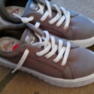 Roxy sneakers